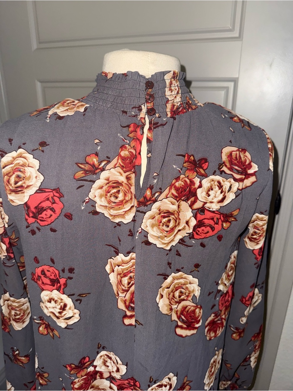 Mock-Neck Floral Blouse in Gray with Rose Print - Picture 7 of 8